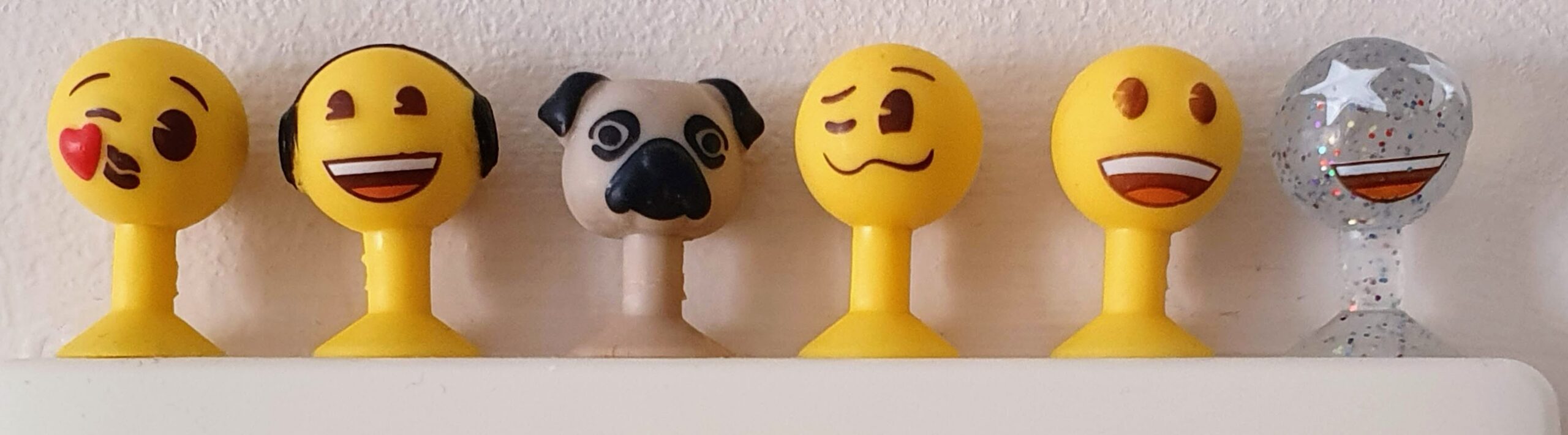 Kleine fröhlich Gesichter Vorfreude Frohsinn